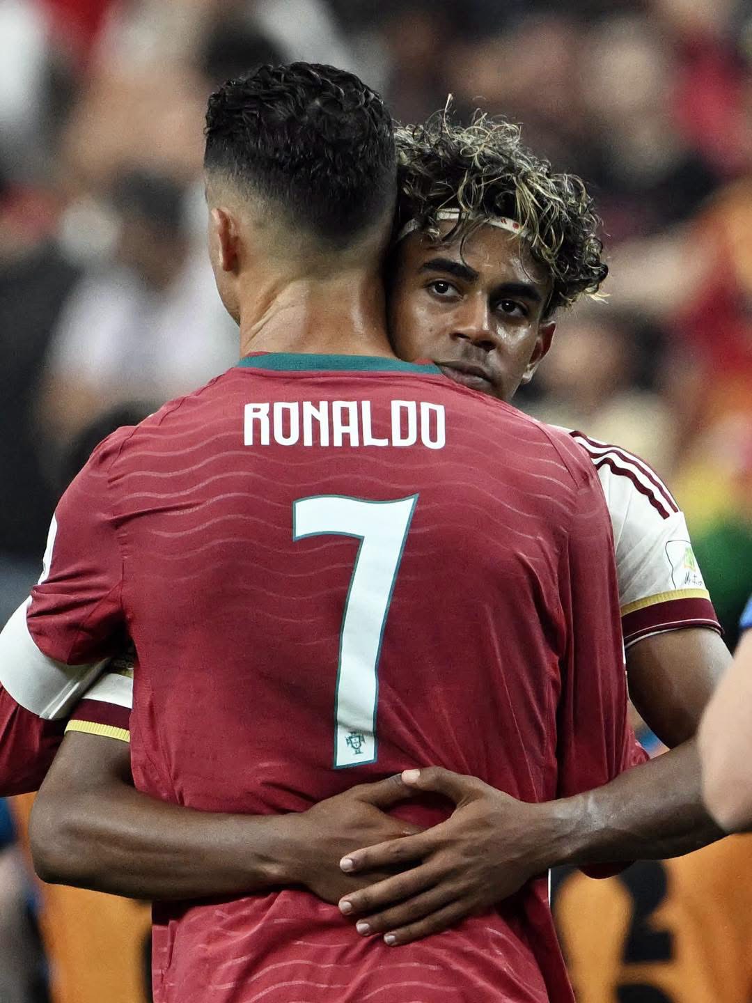 Lamine Yamal’s Heartwarming Gesture to Cristiano Ronaldo Wins the Hearts of Football Fans